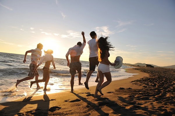 Quick and Humorous Sayings for a Glad Summer time with Buddies